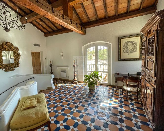 Image No.6-5 Bed House for sale