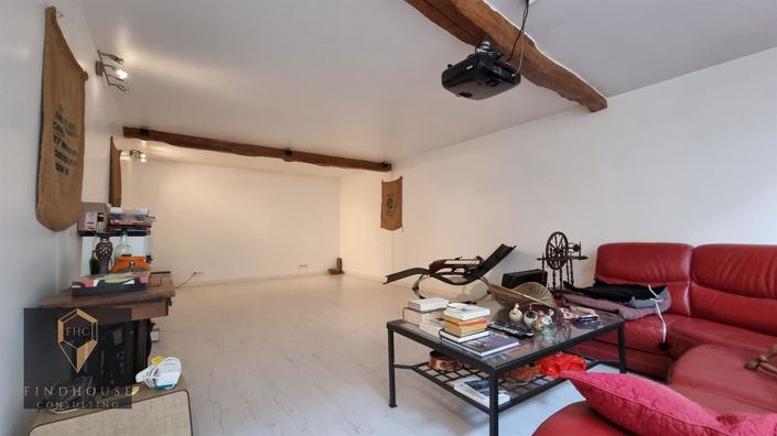 Image No.10-3 Bed House for sale