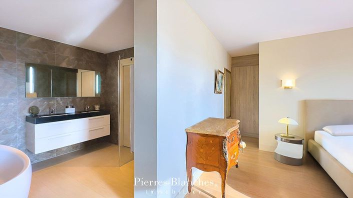 Image No.8-4 Bed House for sale