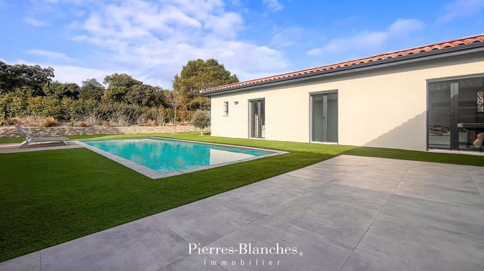 Image No.10-5 Bed House for sale