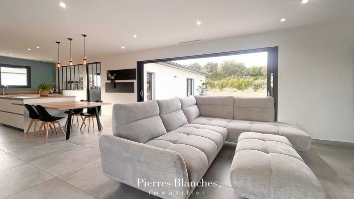 Image No.2-5 Bed House for sale