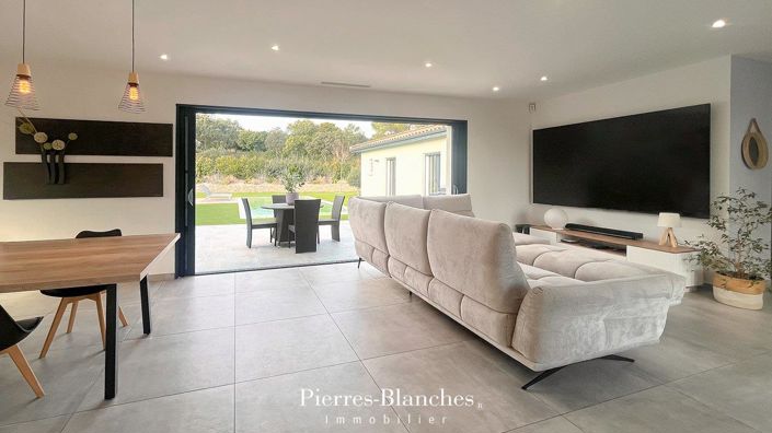 Image No.3-5 Bed House for sale