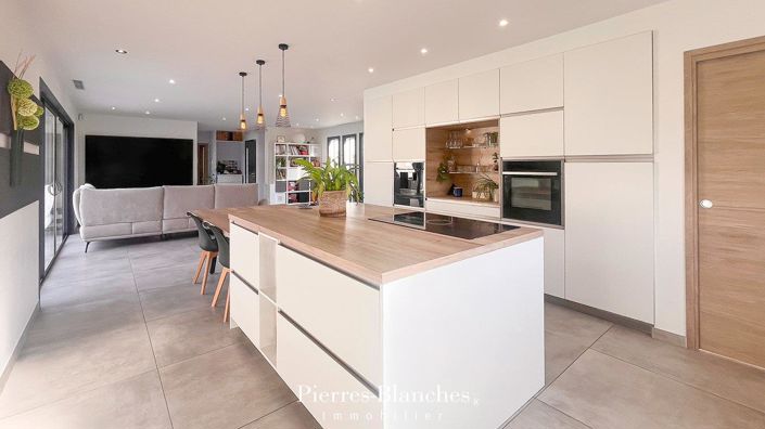 Image No.4-5 Bed House for sale