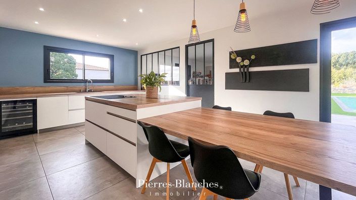 Image No.6-5 Bed House for sale