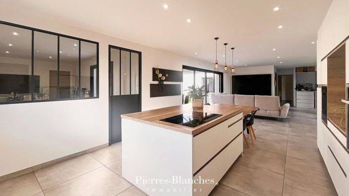 Image No.7-5 Bed House for sale