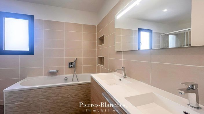 Image No.9-5 Bed House for sale