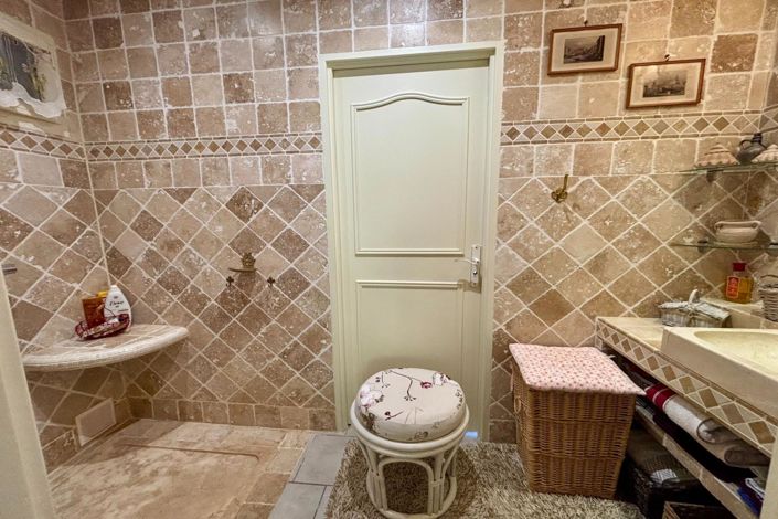 Image No.11-4 Bed House for sale