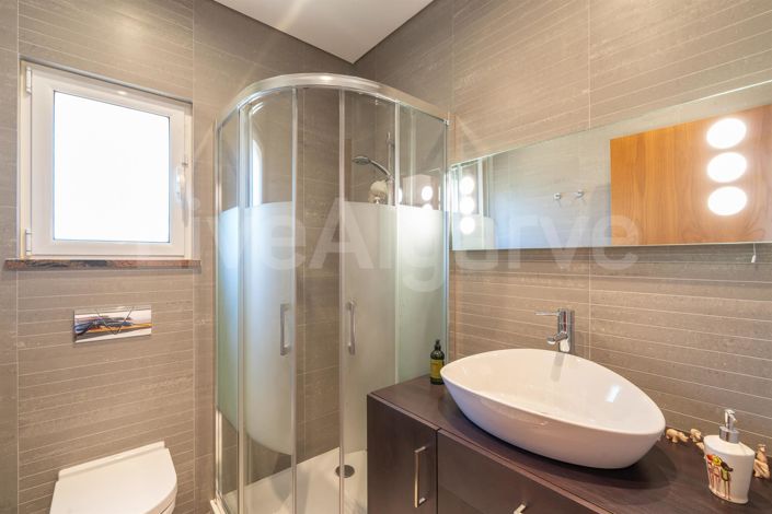 Image No.25-4 Bed House for sale