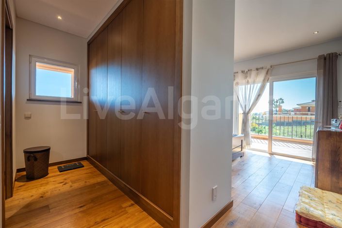 Image No.26-4 Bed House for sale