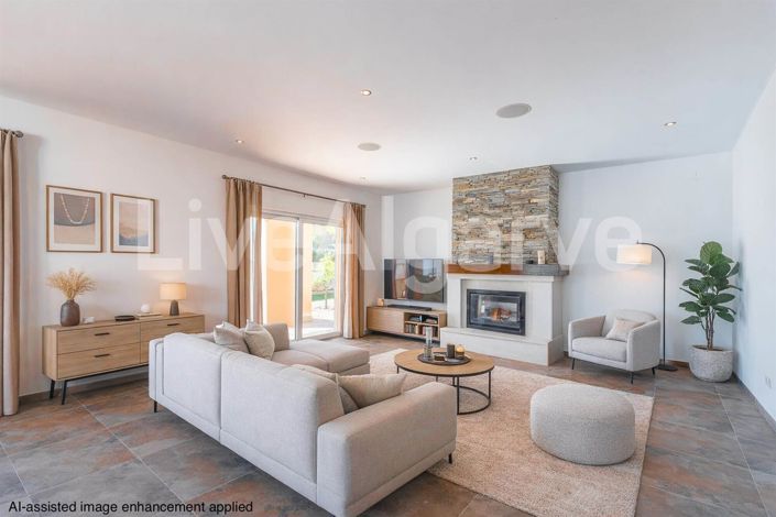 Image No.6-4 Bed House for sale