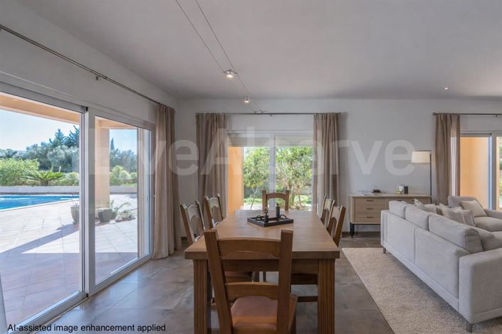 Image No.8-4 Bed House for sale