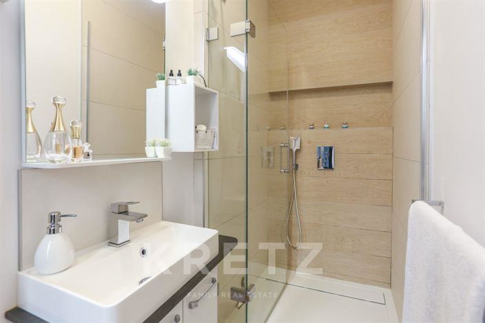 Image No.10-3 Bed House for sale