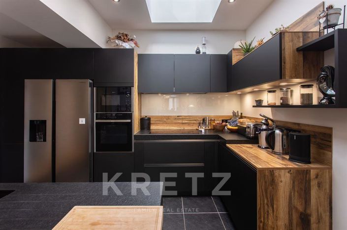 Image No.7-3 Bed House for sale