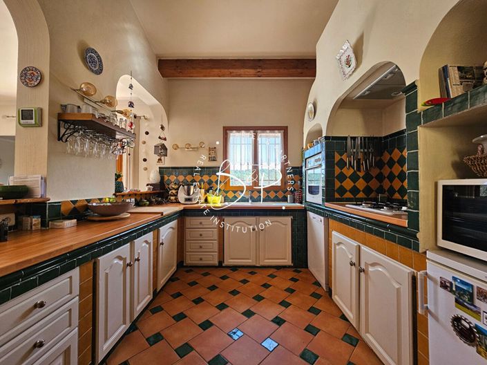 Image No.9-5 Bed House for sale