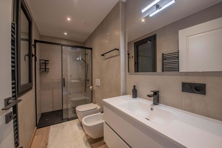 Image No.8-4 Bed House for sale