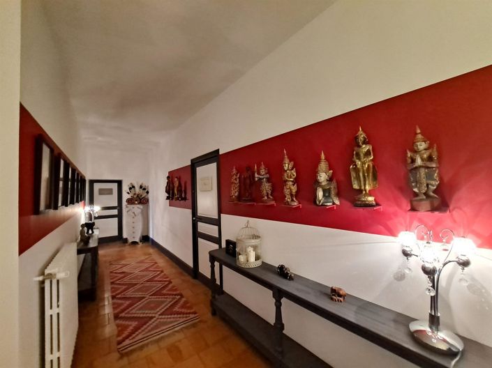 Image No.11-7 Bed Property for sale