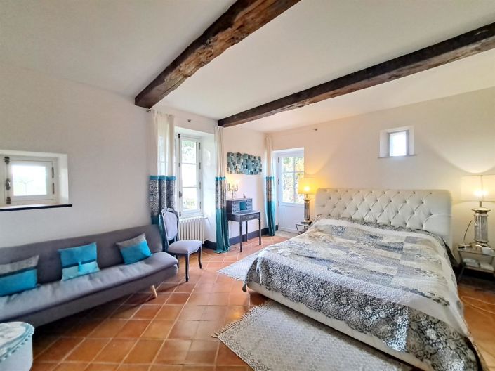 Image No.12-7 Bed Property for sale