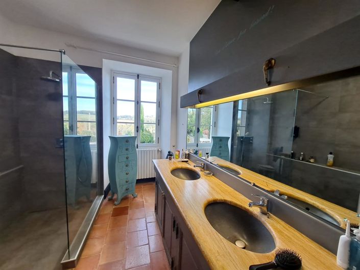Image No.13-7 Bed Property for sale