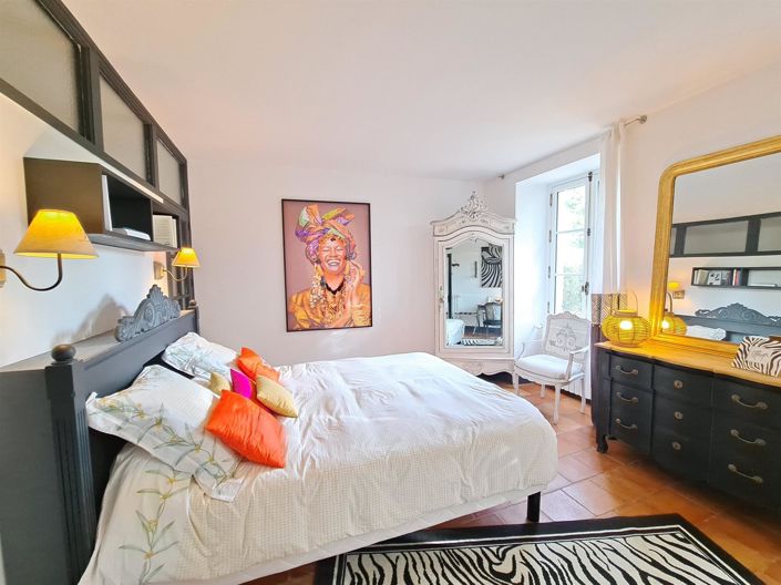 Image No.15-7 Bed Property for sale