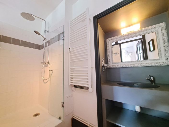 Image No.16-7 Bed Property for sale