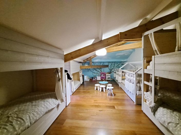 Image No.19-7 Bed Property for sale