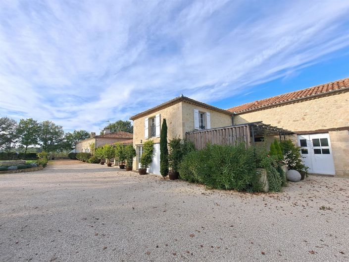 Image No.20-7 Bed Property for sale