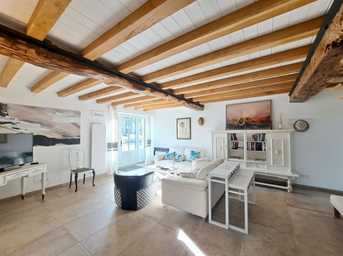 Image No.21-7 Bed Property for sale