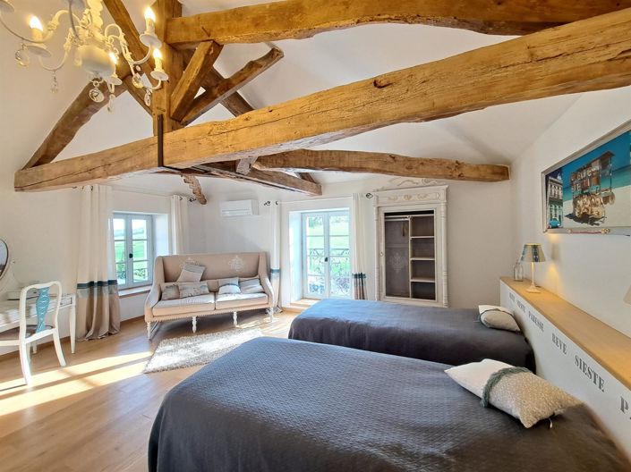 Image No.24-7 Bed Property for sale