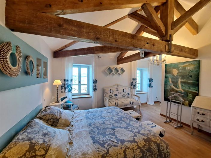 Image No.25-7 Bed Property for sale