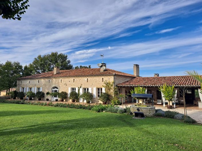 Image No.4-7 Bed Property for sale