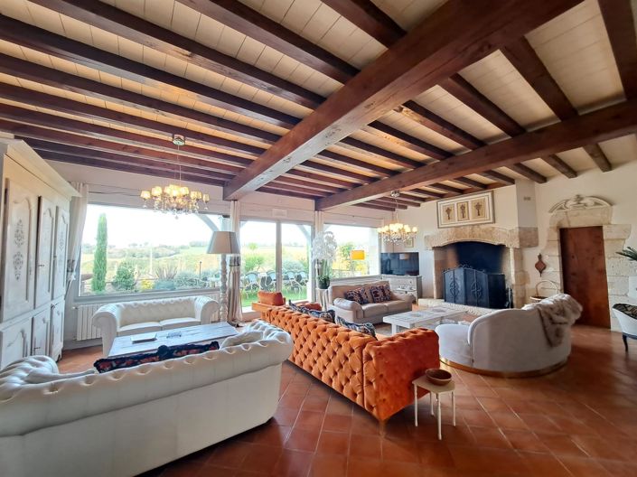 Image No.7-7 Bed Property for sale