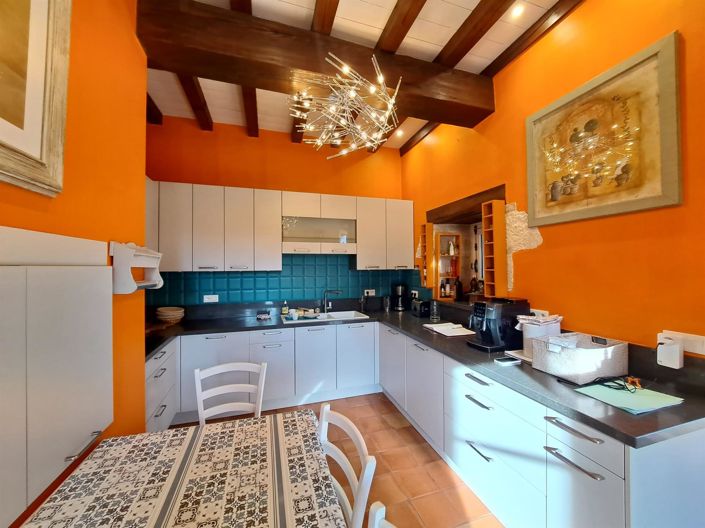 Image No.8-7 Bed Property for sale