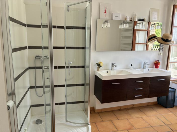 Image No.17-7 Bed House for sale