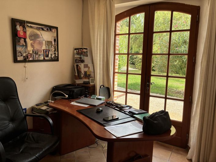 Image No.18-7 Bed House for sale