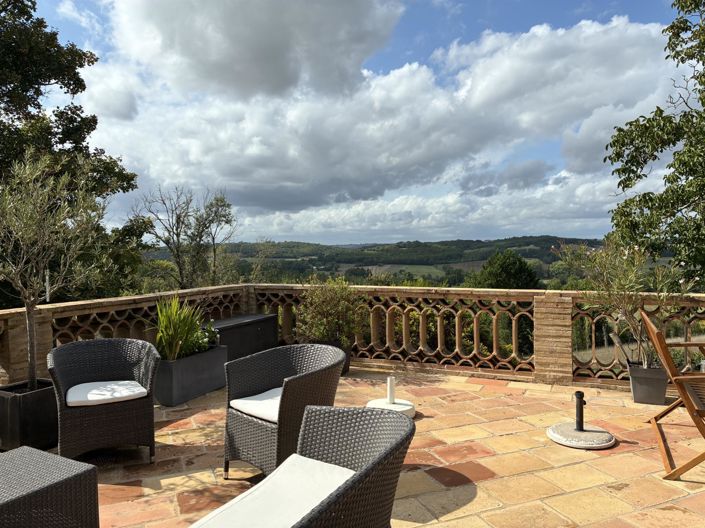 Image No.24-7 Bed House for sale