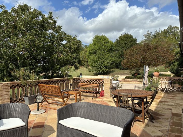 Image No.25-7 Bed House for sale