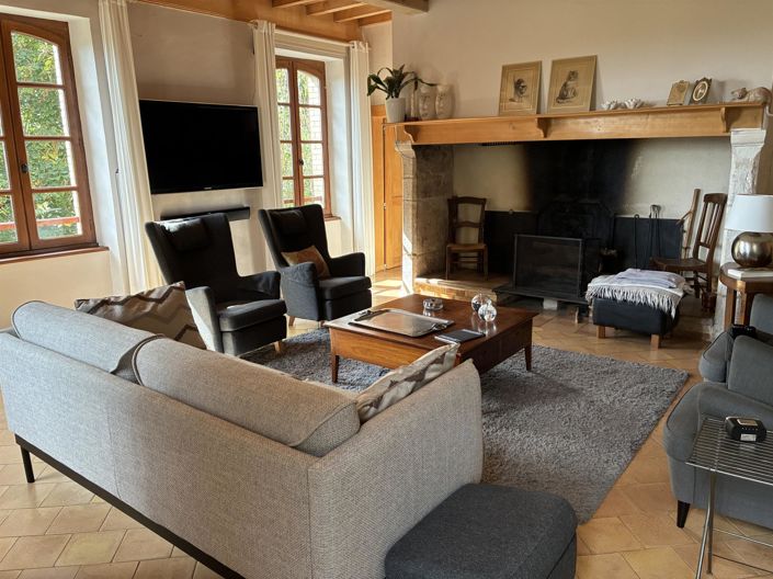 Image No.8-7 Bed House for sale