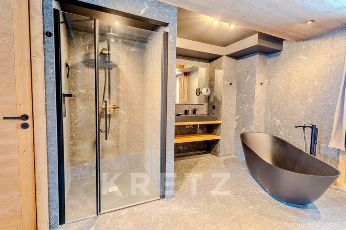 Image No.17-6 Bed House for sale