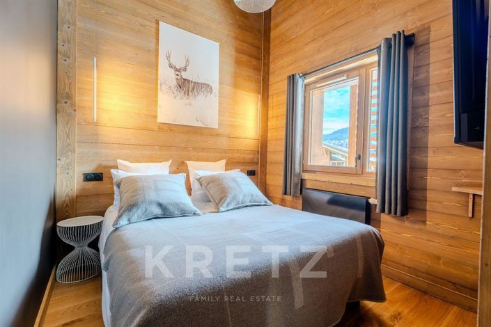 Image No.8-6 Bed House for sale