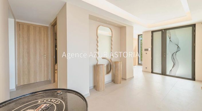 Image No.17-5 Bed House for sale