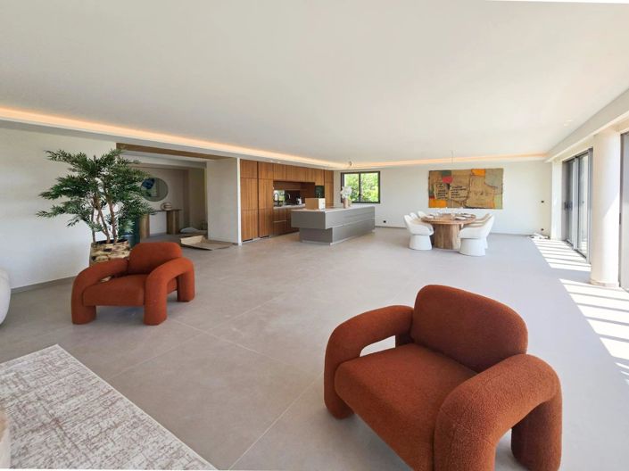 Image No.20-5 Bed House for sale