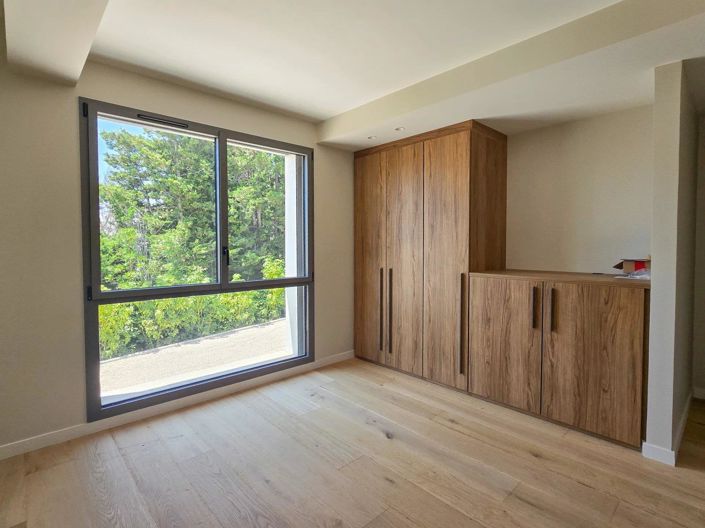 Image No.25-5 Bed House for sale