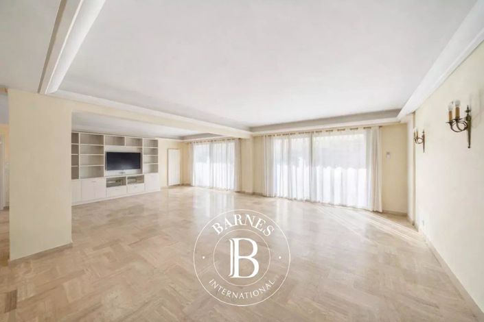 Image No.8-3 Bed Apartment for sale