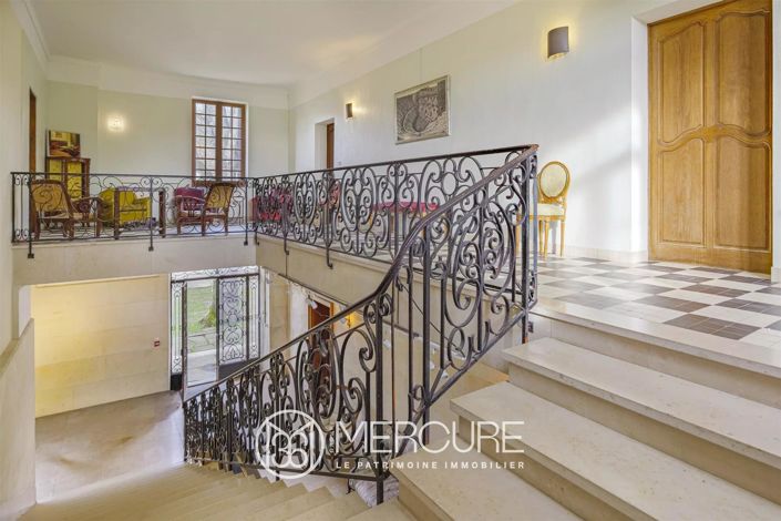 Image No.8-5 Bed House for sale