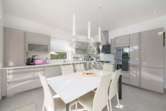 Image No.24-4 Bed House for sale