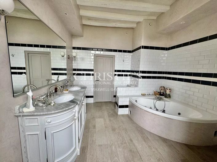 Image No.19-6 Bed House for sale