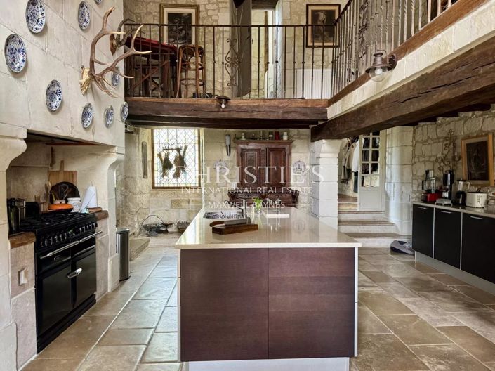 Image No.8-6 Bed House for sale