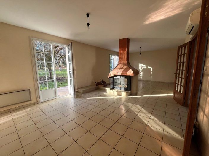 Image No.8-House for sale