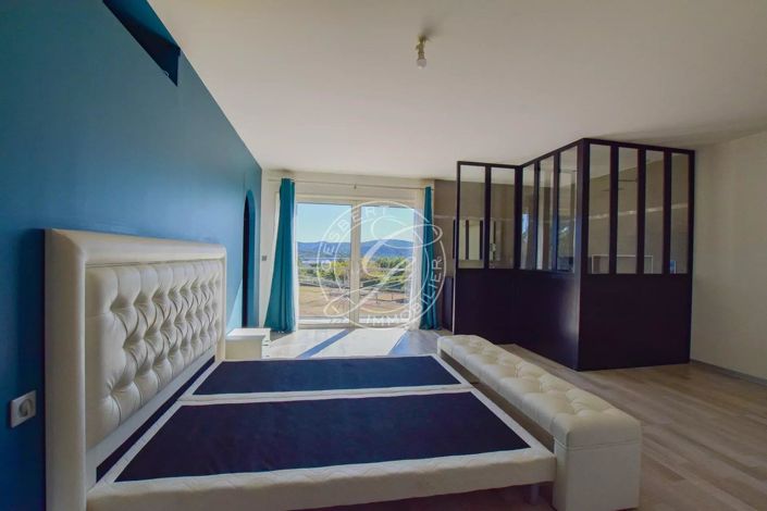 Image No.19-4 Bed House for sale