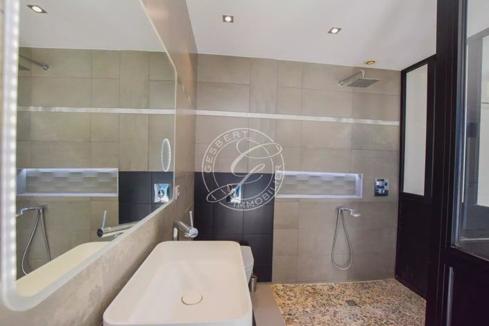 Image No.20-4 Bed House for sale